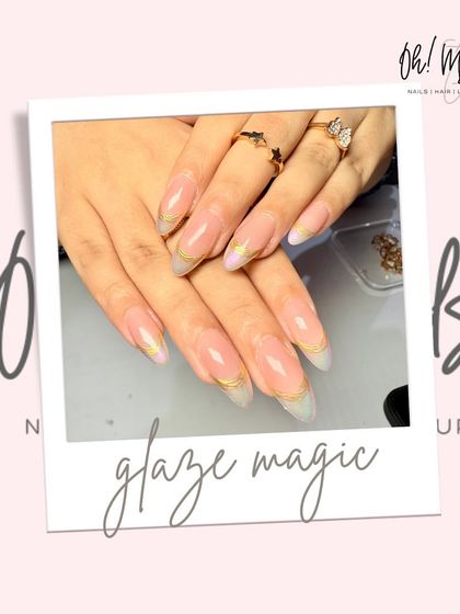 Shine brighter than ever with glazed chrome nails. This design features a subtle, iridescent chrome finish with a delicate gold accent line for a touch of magic.