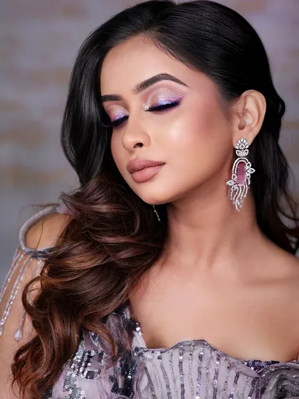 A final shot of this creative look, perfect for a bride who wants something unique for her sangeet or cocktail party.