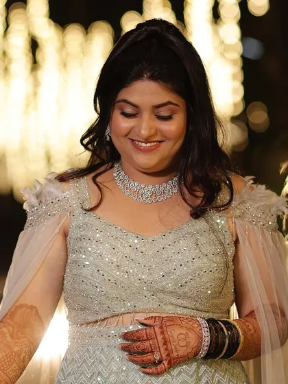 The bride's happy smile shows how comfortable and confident she feels. The makeup is camera-ready yet feels lightweight.