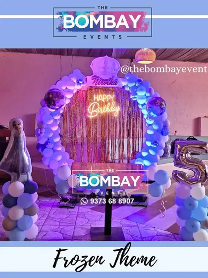 The final look of this royal Frozen-themed 5th birthday. The setup includes a balloon arch, a crown detail, a neon sign, and an Elsa cutout, creating a party fit for a queen.