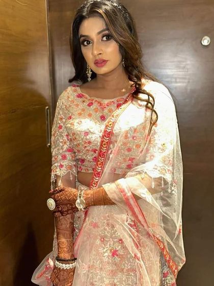 This client looks ethereal in the light pink floral lehenga, a perfect rental for an engagement or day wedding.