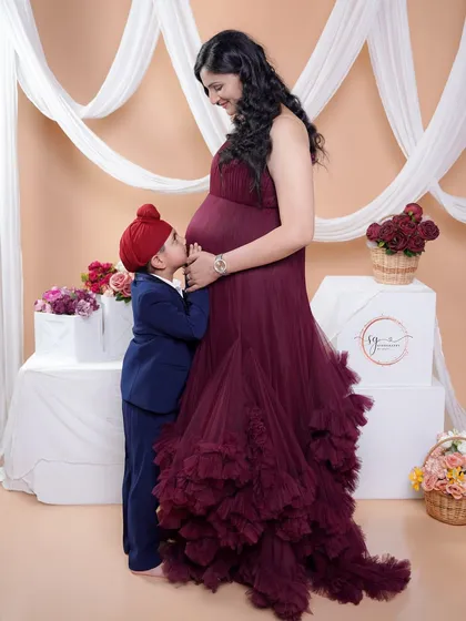 This is what it's all about: family, love, and the sweet anticipation of a new arrival. Capturing the bond between a mother and her child before the new baby joins them is one of my greatest joys.
