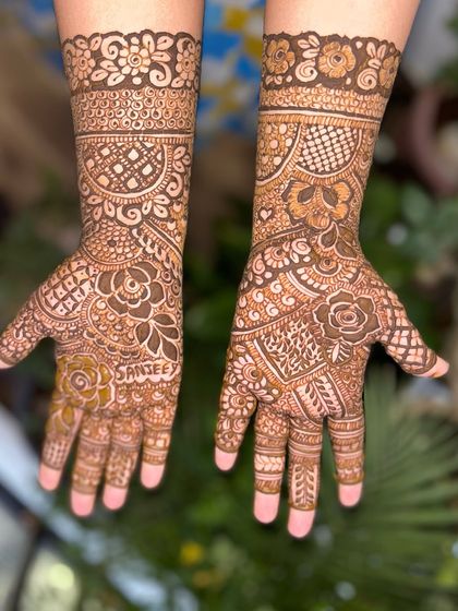 Another beautiful design from the group, with a personalized name added to the palm.