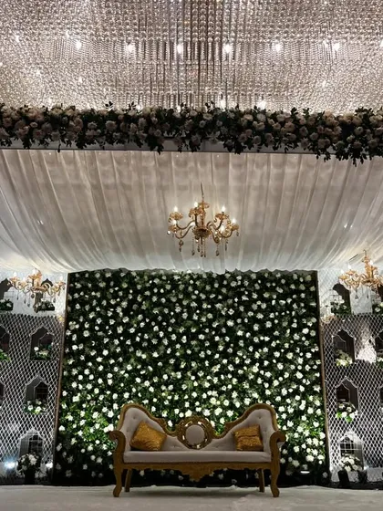 A full view of the magnificent Walima stage, with its flower wall, jaali panels, and the stunning crystal ceiling of the Crowne Plaza Okhla.