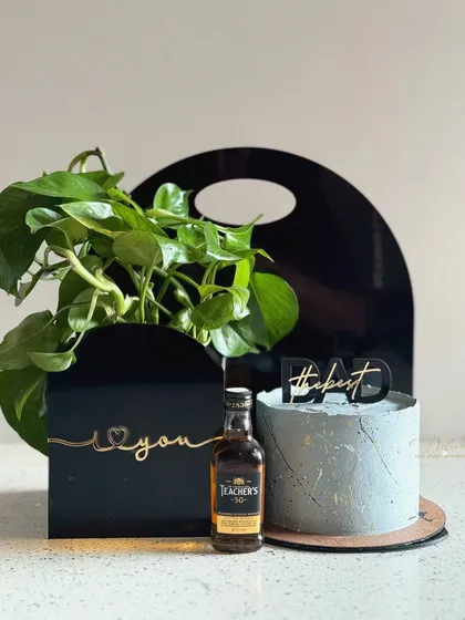 I love creating unique combos, like this Father's Day hamper. It pairs a stylish half-kg cake with a beautiful hydroponic pothos plant in a modern acrylic holder. You can even add a miniature alcohol bottle to make it an extra special gift for dad.