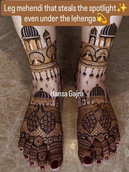 This leg mehendi is straight out of a royal portrait. It features majestic peacocks on the feet and architectural domes on the ankles, designed to steal the spotlight.