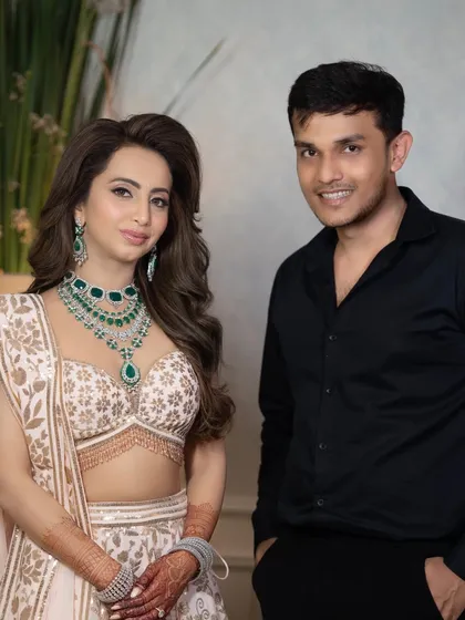A quick photo with the lovely Alekha Advani after styling her for her Mehendi night. It's always an honor to be part of such special moments.