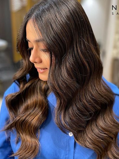 A final look at this stunning balayage, showcasing the healthy, glossy finish and the beautiful, flowing style.