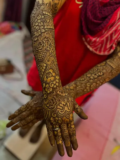 Another angle of Maishar's bridal mehndi, showing how the design flows from the palm to the forearm.