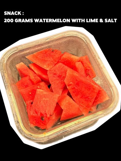 A refreshing and hydrating snack: 200 grams of watermelon with lime and salt. Perfect for satisfying a sweet craving while staying on track.