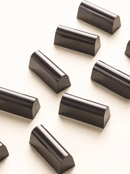 Clean, simple, and elegant. These minimalist chocolate pieces from Morde are arranged in a pattern to highlight their perfect shape and glossy finish.