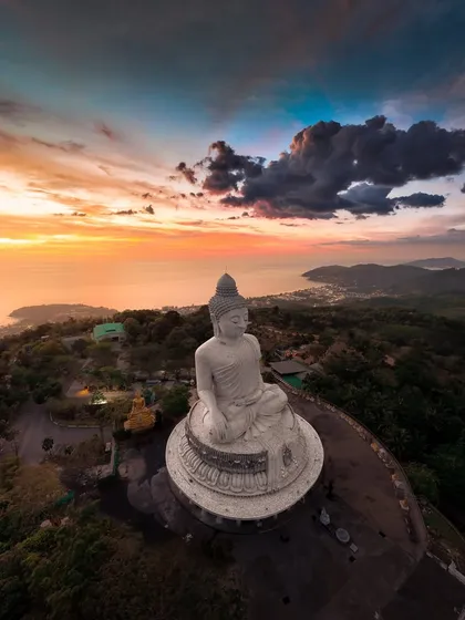 A list of must-try experiences in Thailand, from speedboat rides to Phi Phi Island to watching the sunset at the Big Buddha.