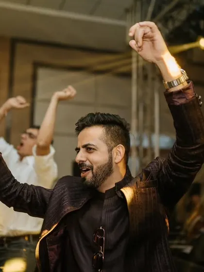 Hands up if you're having a great time! This is the energy I love to see on the dance floor.