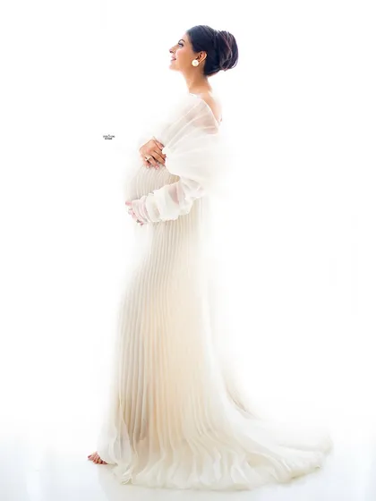 An elegant, classic pose against a bright white background. I'll teach you how to create these timeless, fine-art portraits using simple props and beautiful lighting.
