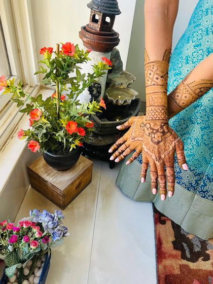 Intricate Bridal Mehendi photo 18