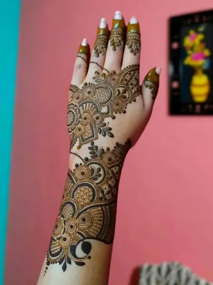 A variation of the Arabic floral vine design. This pattern is elegant and doesn't cover the entire hand, making it a great choice for guests at a wedding or for smaller festivals.