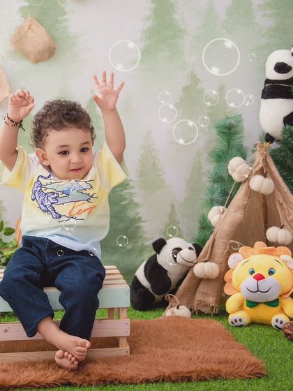 Playing with bubbles in a jungle camp. This session combines a fun activity with a creative theme for some truly joyful photos.