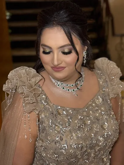 Another angle of the glamorous reception makeup. The blending on the eyeshadow is seamless, creating a sophisticated and eye-catching look.