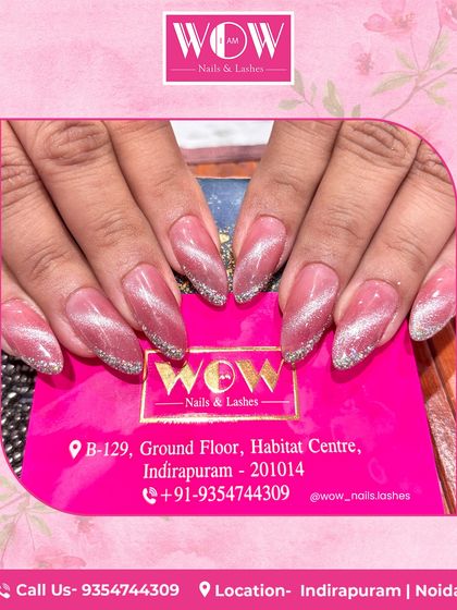 These almond-shaped extensions feature a mesmerizing pink cat-eye effect with a sparkling silver glitter tip. The magnetic polish creates a beautiful depth and shimmer.