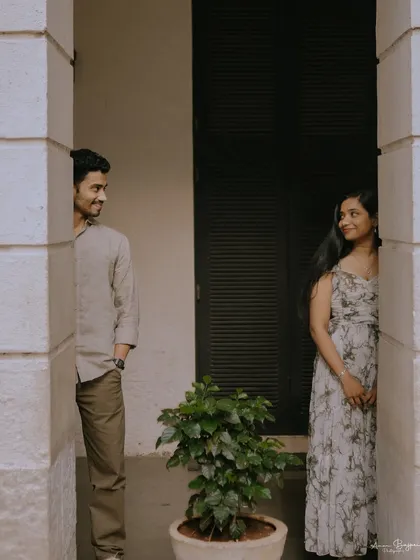 A playful game of peek-a-boo between the pillars of a heritage building. This creative shot adds a fun and unique element to their Mumbai pre-wedding story.