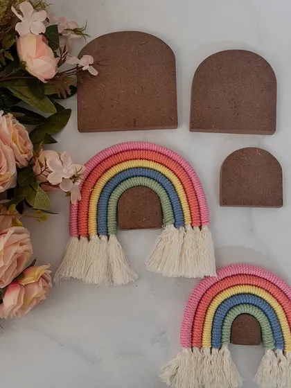 This rainbow stencil set comes with multiple sizes, giving you the freedom to create a variety of colorful, U-shaped rainbow designs. Here you can see how the stencils match up with finished macramé rainbows.