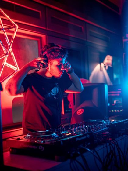 Lupa - Curated Bar & Beverage Program SWITCH: Friday Night Energy photo 19