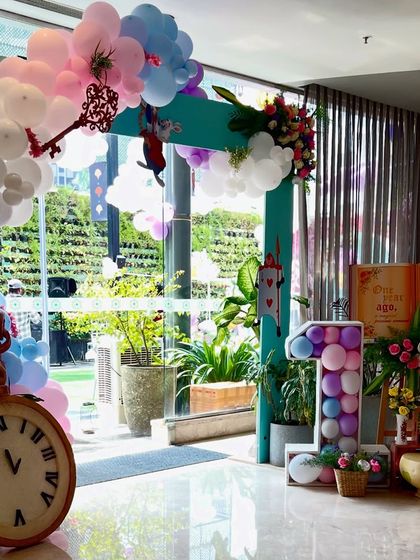 The entrance to Ahana's Onederland featured a balloon-filled number '1', a large storybook prop, and a whimsical archway, giving guests a magical welcome.