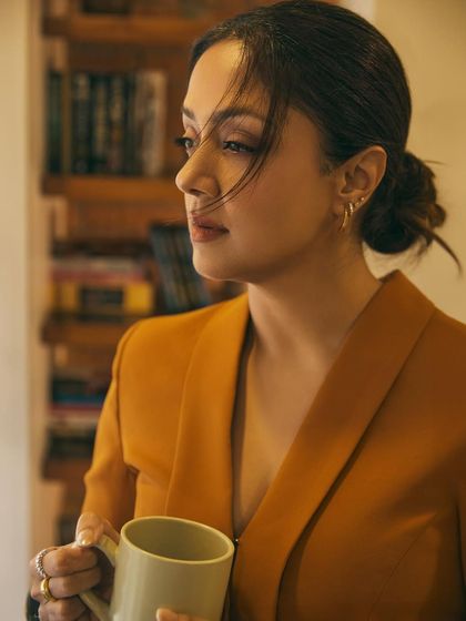 A quiet moment with a coffee cup, adding a touch of personality to this sharp and professional look.