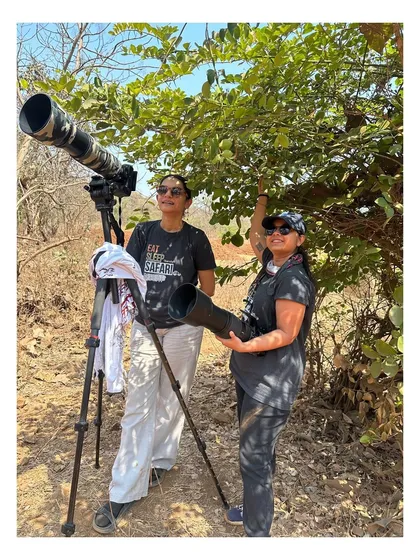 Branch Manager and Assistant to the Branch Manager. A fun moment with a fellow photographer, referencing our favorite show, 'The Office'. The wildlife community is full of wonderful people.