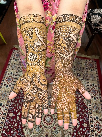 A unique non-bridal design with a mix of bold and fine patterns. The contrast between the two styles creates a very interesting look.