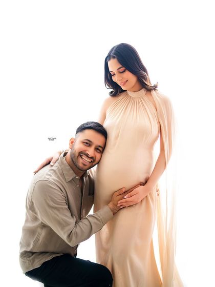 The dad-to-be listening to the baby bump is one of my favorite poses. It’s so full of love and anticipation.