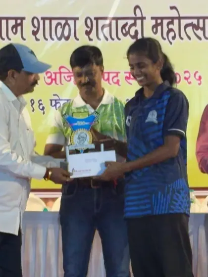 Sakshi Wafelkar being honored as the Best Player at the Shri Hanuman Vyayam Shala Shatabdi Mahotsav.