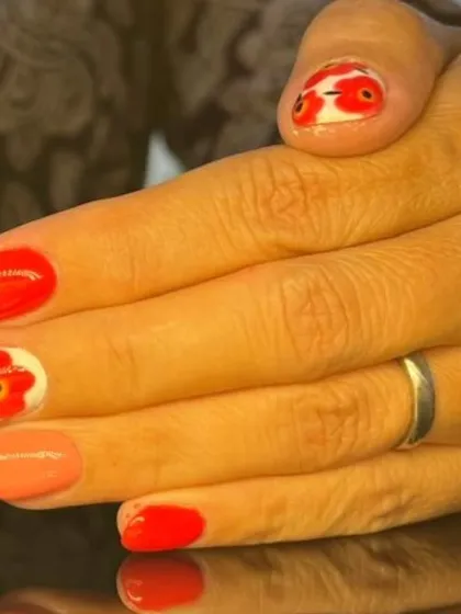 Another angle of the beautiful hand-painted poppy nail art.