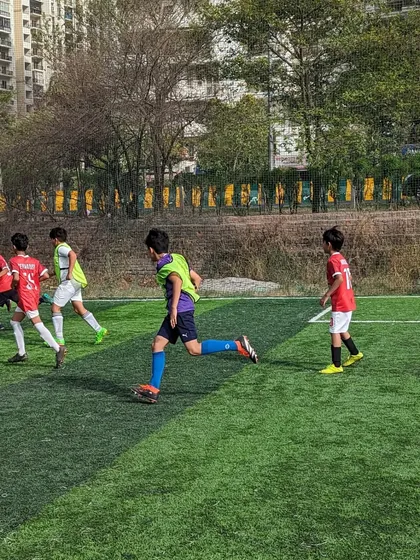 A player makes a run down the wing during a fast-paced friendly match, showcasing speed and agility.