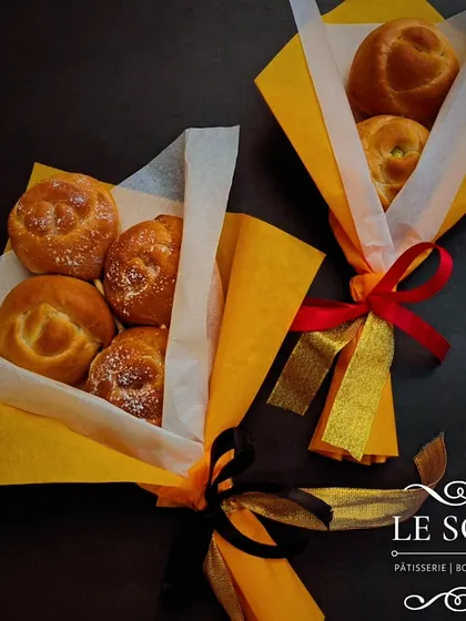 Why give flowers when you can give an edible bouquet? This is my Bread Bouquet, a unique and delicious gift perfect for Valentine's Day or any special occasion.