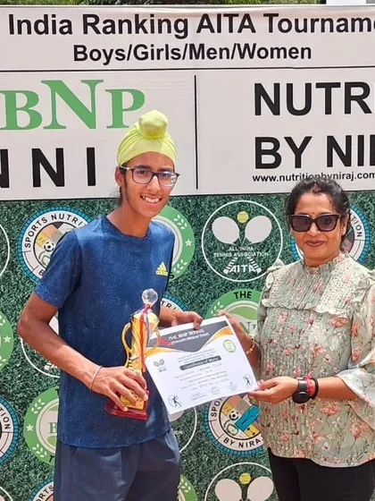 Gurrshan Mehta receiving his trophy after winning his first Singles title at the U14 Championship series in Delhi.