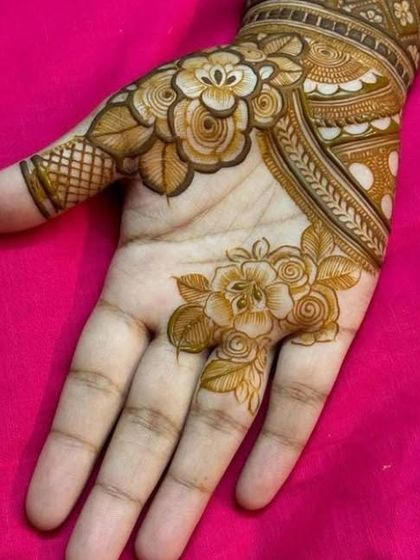 A simple yet beautiful floral motif placed on the side of the palm. This kind of delicate placement is perfect for a minimalist aesthetic.