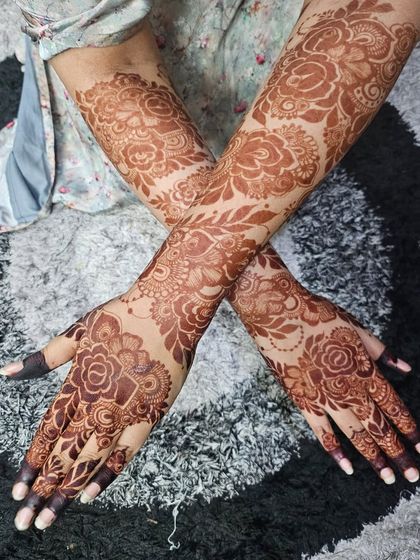 The full view of the beautiful floral stain. The design flows elegantly from the hands to the arms, with a consistently deep and even color.