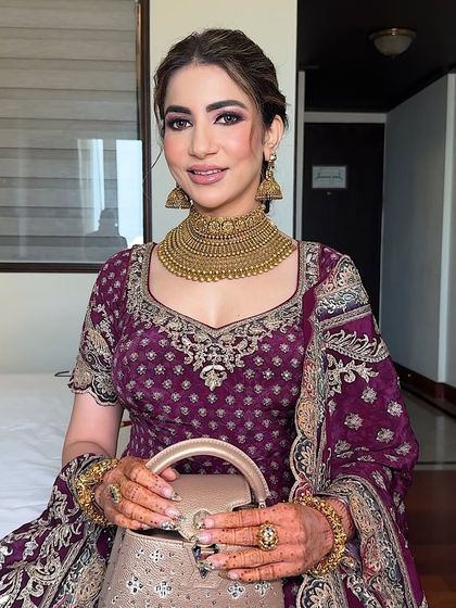 A glam look crafted with love. This makeup was perfect for a day-to-night event, with unified hues of rose pink and burgundy creating a mesmerizing and merged canvas.