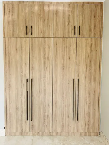 This floor-to-ceiling wardrobe is finished in a premium laminate with a realistic wood grain texture. It offers the timeless look of veneer with enhanced durability and ease of maintenance.