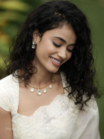 A close-up笑容 that radiates warmth and natural beauty.