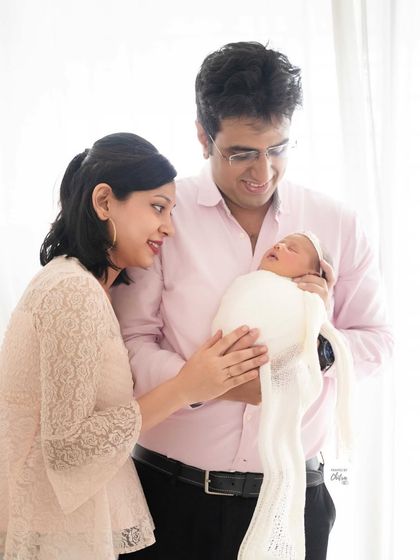 The way parents look at their newborn is pure magic. I aim to capture that sense of wonder and deep affection in every family and newborn session.