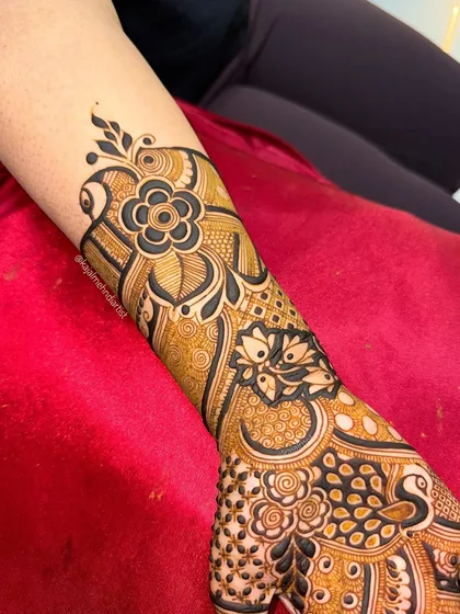 A close-up of the bold floral work on the arm for the engagement design.