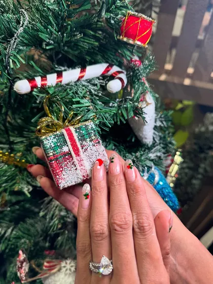 The little details make all the difference. We love adding festive touches like these tiny holly leaves to get you ready for the season.