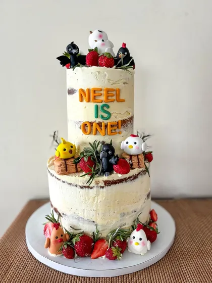 This cake was for a little one who loves crows, chickens, and strawberries. I created this two-tiered semi-naked cake with minimal buttercream and decorated it with fresh strawberries and adorable, handmade fondant birds. It shows how I can turn a few favorite things into a cohesive, rustic cake design.