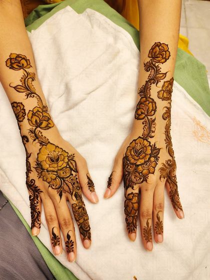 Hajira Mehendi Artist - Mehndi Artist Services Modern & Minimalist Designs photo 17