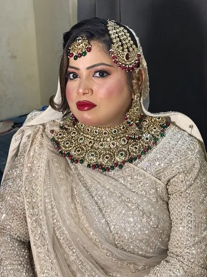 A full view of the bride's semi-bridal look. She requested a heavy style with bold lips, and the final result was a glamorous transformation that she loved.
