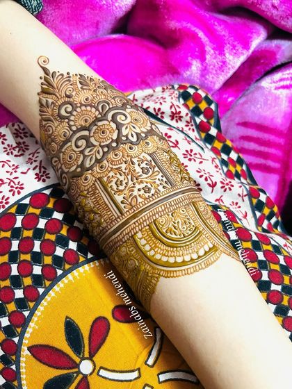 A close up of the arm band from this design.