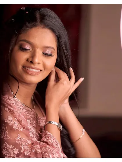 A behind-the-scenes shot of Pooja getting ready. The soft pink shimmery eyes and glowing skin created a dazzling look for her engagement.