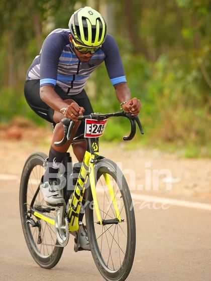 A rider on a Scott bike, a popular brand among our competitors.